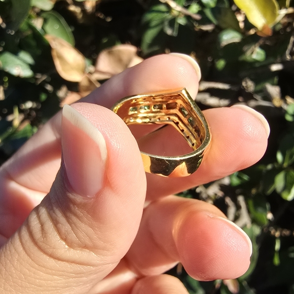 14k Emerald Diamond Chevron Ring - Picture 4 of 5